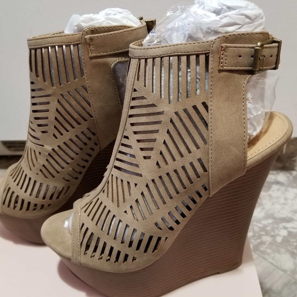 Women's wedges, taupe, new, 7.5